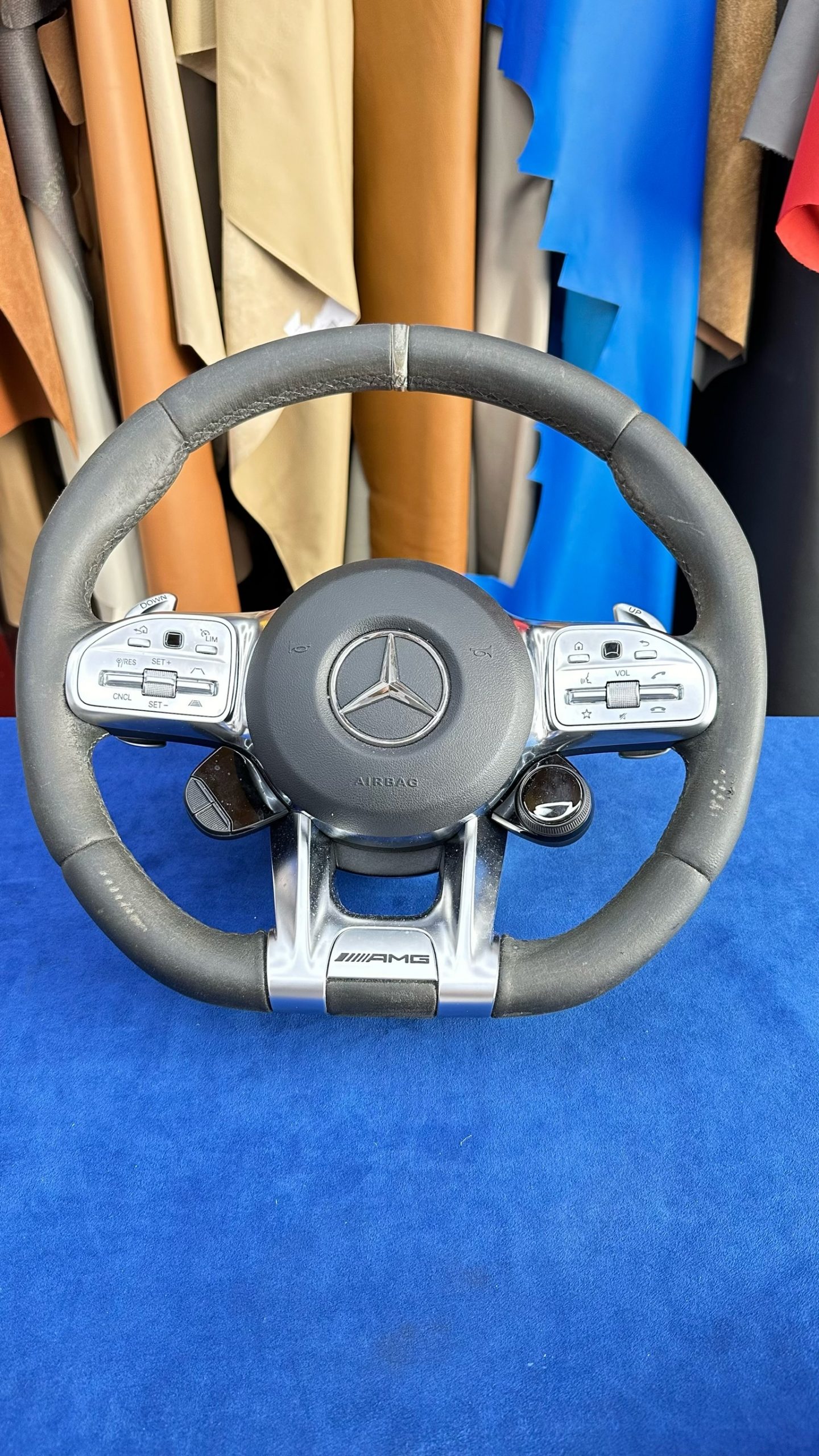 Bmw Lenkrad M560 bj 2018 pink gelocht